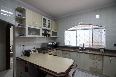 Casa à venda com 372m², 4 quartos e 1 vagaCozinha