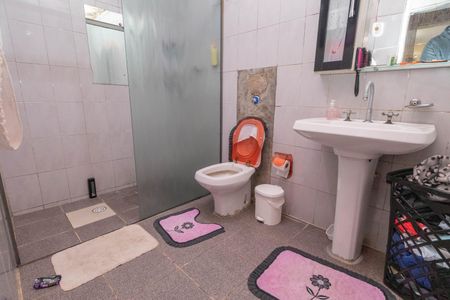 Casa à venda com 200m², 2 quartos e 4 vagasBanheiro