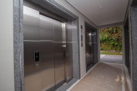 Apartamento à venda com 40m², 2 quartos e sem vagaHall social