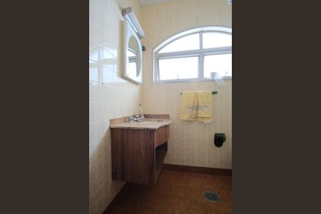 Casa à venda com 320m², 4 quartos e 5 vagasBanheiro da Suíte 1