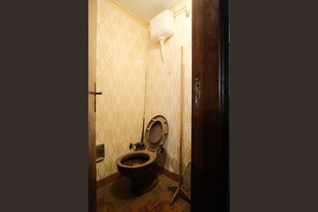 Casa à venda com 320m², 4 quartos e 5 vagasLavabo da Garagem