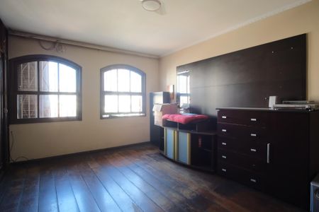 Casa à venda com 320m², 4 quartos e 5 vagasSuíte 2