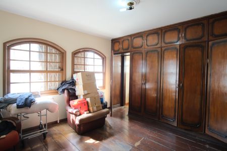 Casa à venda com 320m², 4 quartos e 5 vagasSuíte 1