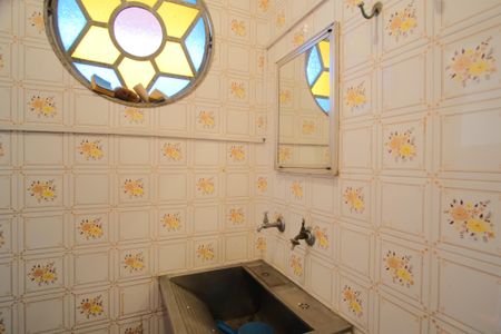 Casa à venda com 320m², 4 quartos e 5 vagasBanheiro de serviço