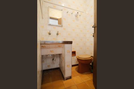 Casa à venda com 320m², 4 quartos e 5 vagasBanheiro de serviço