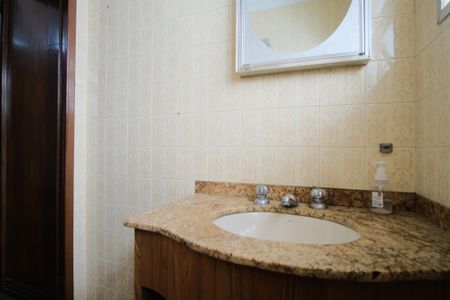 Casa à venda com 320m², 4 quartos e 5 vagasBanheiro da Suíte 1