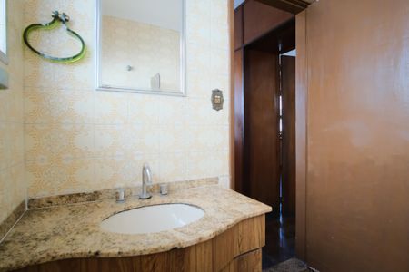 Casa à venda com 320m², 4 quartos e 5 vagasBanheiro da Suíte 2