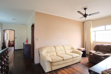 Casa à venda com 320m², 4 quartos e 5 vagasCorredor dos Quartos