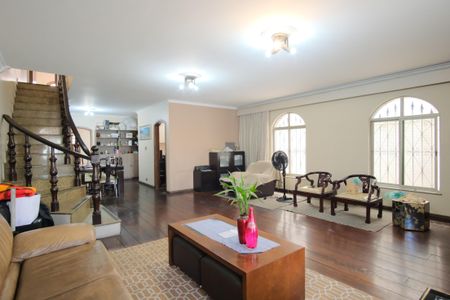 Casa à venda com 320m², 4 quartos e 5 vagasSala