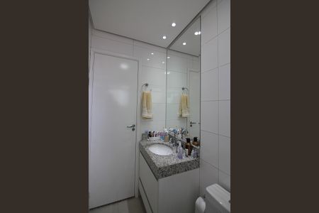 Apartamento à venda com 77m², 2 quartos e 2 vagasBanheiro da Suíte