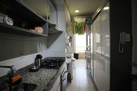Apartamento à venda com 77m², 2 quartos e 2 vagasCozinha e Área de Serviço