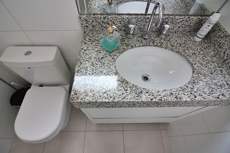 Apartamento à venda com 77m², 2 quartos e 2 vagasBanheiro Social