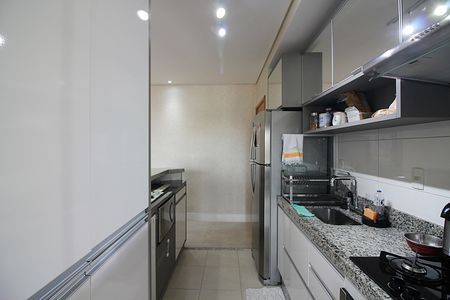 Apartamento à venda com 77m², 2 quartos e 2 vagasCozinha e Área de Serviço