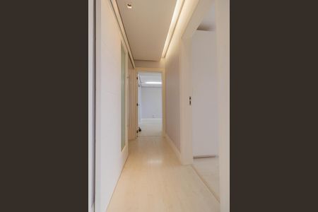 Casa à venda com 450m², 3 quartos e 3 vagasCorredor