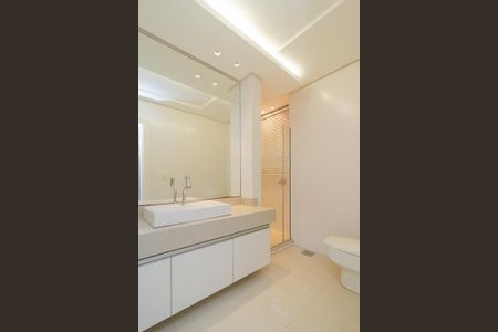 Casa à venda com 450m², 3 quartos e 3 vagasBanheiro