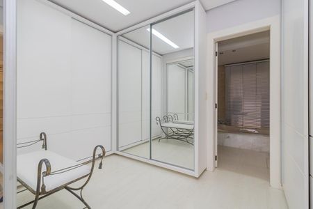 Casa à venda com 450m², 3 quartos e 3 vagasSuíte