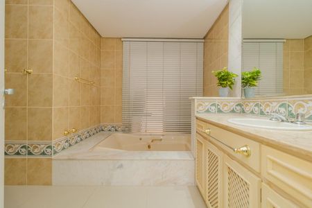 Casa à venda com 450m², 3 quartos e 3 vagasBanheiro da Suíte