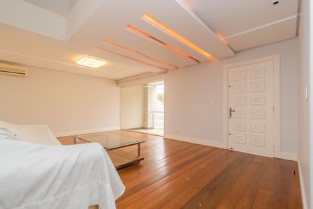 Casa à venda com 450m², 3 quartos e 3 vagasSala