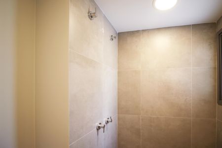 Apartamento à venda com 75m², 2 quartos e 2 vagasBanheiro da Suíte 1