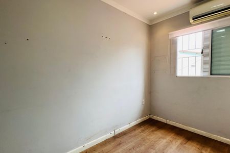 Casa à venda com 100m², 3 quartos e 2 vagas Casa à venda com 100m², 3 quartos e 2 vagasSuíte