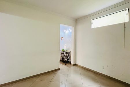 Casa à venda com 100m², 3 quartos e 2 vagas Casa à venda com 100m², 3 quartos e 2 vagasCopa