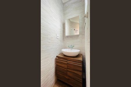 Casa à venda com 100m², 3 quartos e 2 vagas Casa à venda com 100m², 3 quartos e 2 vagasBanheiro da Suíte