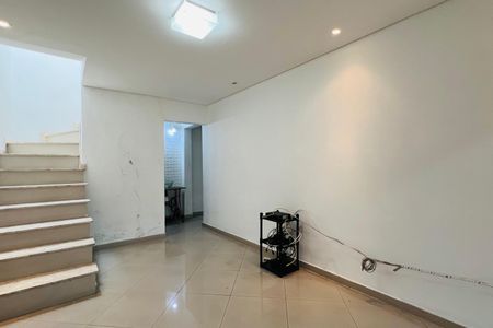 Casa à venda com 100m², 3 quartos e 2 vagas Casa à venda com 100m², 3 quartos e 2 vagasSala