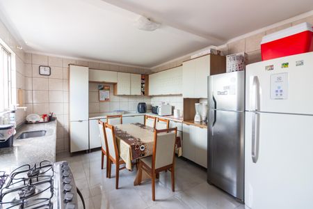 Casa à venda com 228m², 3 quartos e 2 vagasCozinha