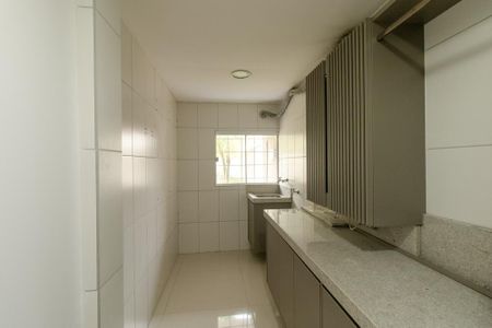 Casa para alugar com 238m², 3 quartos e 3 vagas Casa para alugar com 238m², 3 quartos e 3 vagasÁrea de Serviço