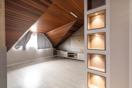 Casa para alugar com 238m², 3 quartos e 3 vagas Casa para alugar com 238m², 3 quartos e 3 vagasAtico