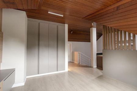 Casa para alugar com 238m², 3 quartos e 3 vagas Casa para alugar com 238m², 3 quartos e 3 vagasAtico
