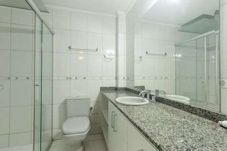 Casa para alugar com 238m², 3 quartos e 3 vagas Casa para alugar com 238m², 3 quartos e 3 vagasBanheiro Social