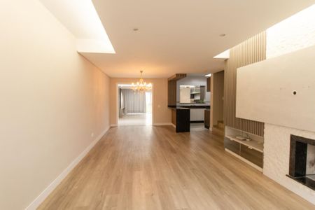 Casa para alugar com 238m², 3 quartos e 3 vagas Casa para alugar com 238m², 3 quartos e 3 vagasSala