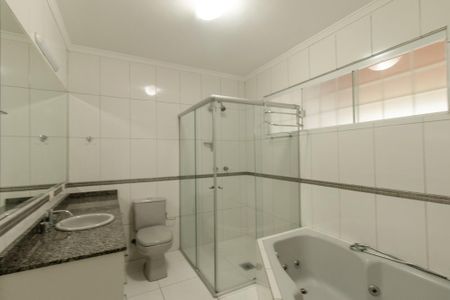 Casa para alugar com 238m², 3 quartos e 3 vagas Casa para alugar com 238m², 3 quartos e 3 vagasBanheiro da Suite