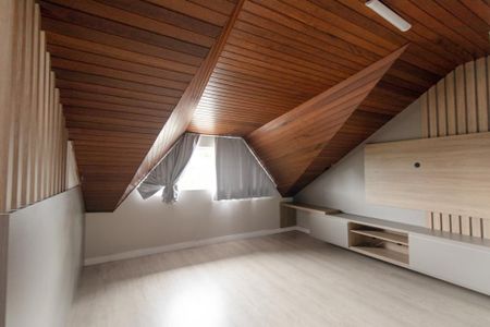 Casa para alugar com 238m², 3 quartos e 3 vagas Casa para alugar com 238m², 3 quartos e 3 vagasAtico