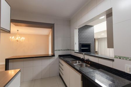 Casa para alugar com 238m², 3 quartos e 3 vagas Casa para alugar com 238m², 3 quartos e 3 vagasCozinha