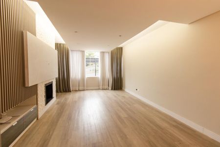 Casa para alugar com 238m², 3 quartos e 3 vagas Casa para alugar com 238m², 3 quartos e 3 vagasSala