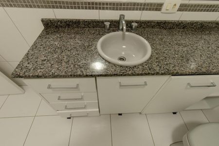 Casa para alugar com 238m², 3 quartos e 3 vagas Casa para alugar com 238m², 3 quartos e 3 vagasBanheiro da Suite