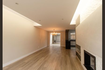 Casa para alugar com 238m², 3 quartos e 3 vagas Casa para alugar com 238m², 3 quartos e 3 vagasSala