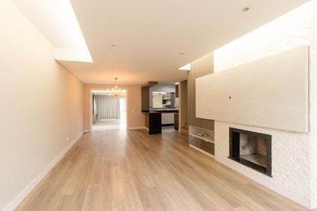 Casa para alugar com 238m², 3 quartos e 3 vagas Casa para alugar com 238m², 3 quartos e 3 vagasSala