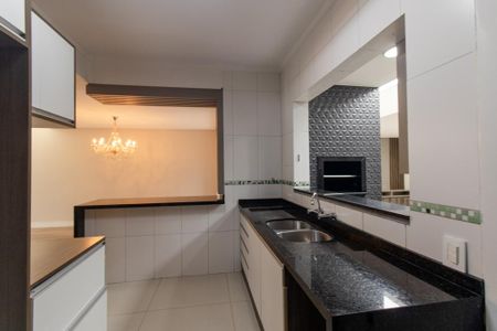 Casa para alugar com 238m², 3 quartos e 3 vagas Casa para alugar com 238m², 3 quartos e 3 vagasCozinha