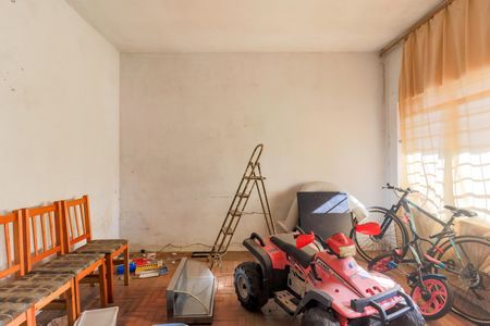 Casa à venda com 300m², 2 quartos e 4 vagasSala