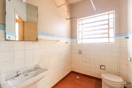 Casa à venda com 300m², 2 quartos e 4 vagasBanheiro