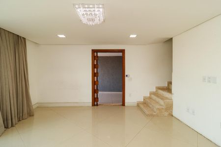 Casa à venda com 260m², 3 quartos e 4 vagasSala