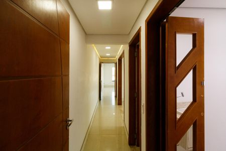 Casa à venda com 260m², 3 quartos e 4 vagasCorredor