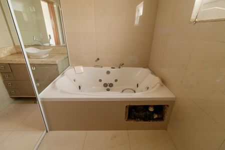 Casa à venda com 260m², 3 quartos e 4 vagasBanheiro da Suíte