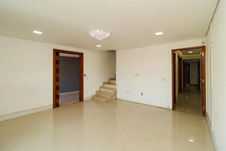Casa à venda com 260m², 3 quartos e 4 vagasSala