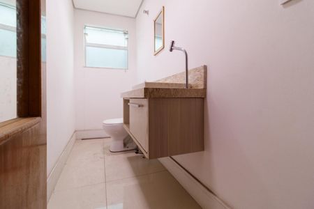 Casa à venda com 260m², 3 quartos e 4 vagasLavabo