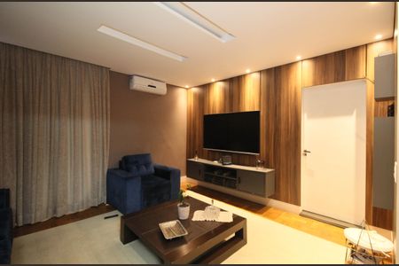 Casa para alugar com 500m², 8 quartos e 4 vagasSala 2