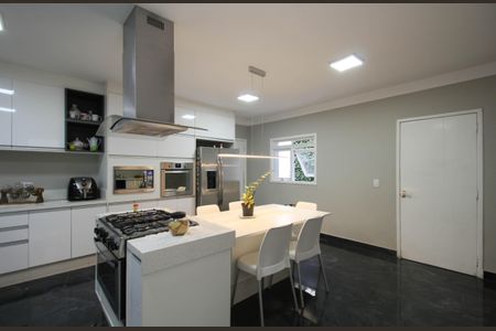 Casa para alugar com 500m², 8 quartos e 4 vagasCozinha